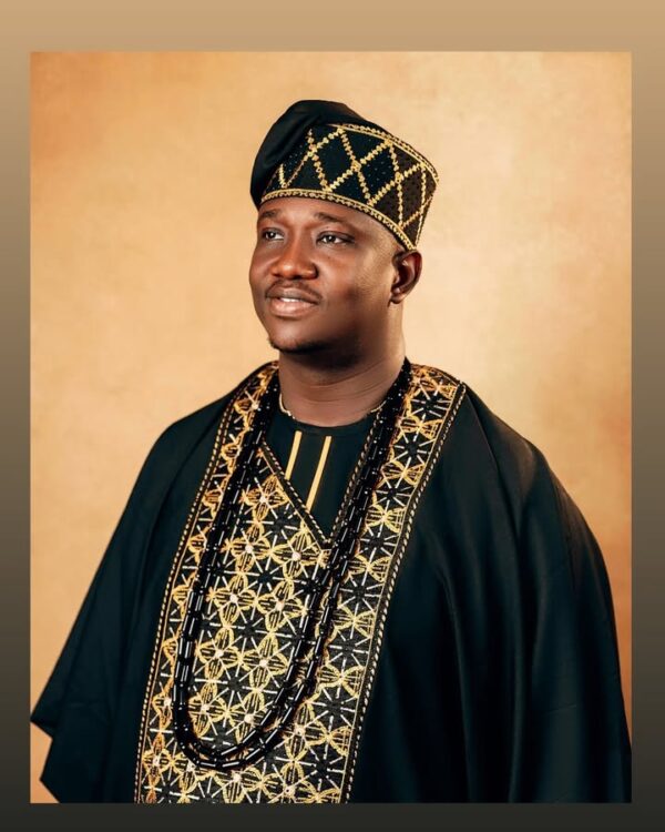 Black Agbada design