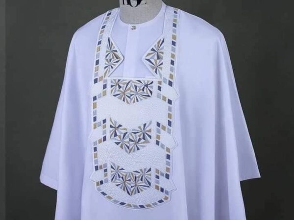 White Agbada With Gold Design| Wedding Agbada Style For Men| White Agbada Design| Wedding Agbada Style| Wedding White Agbada| Traditional Wedding Attire